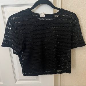 Black crop tee